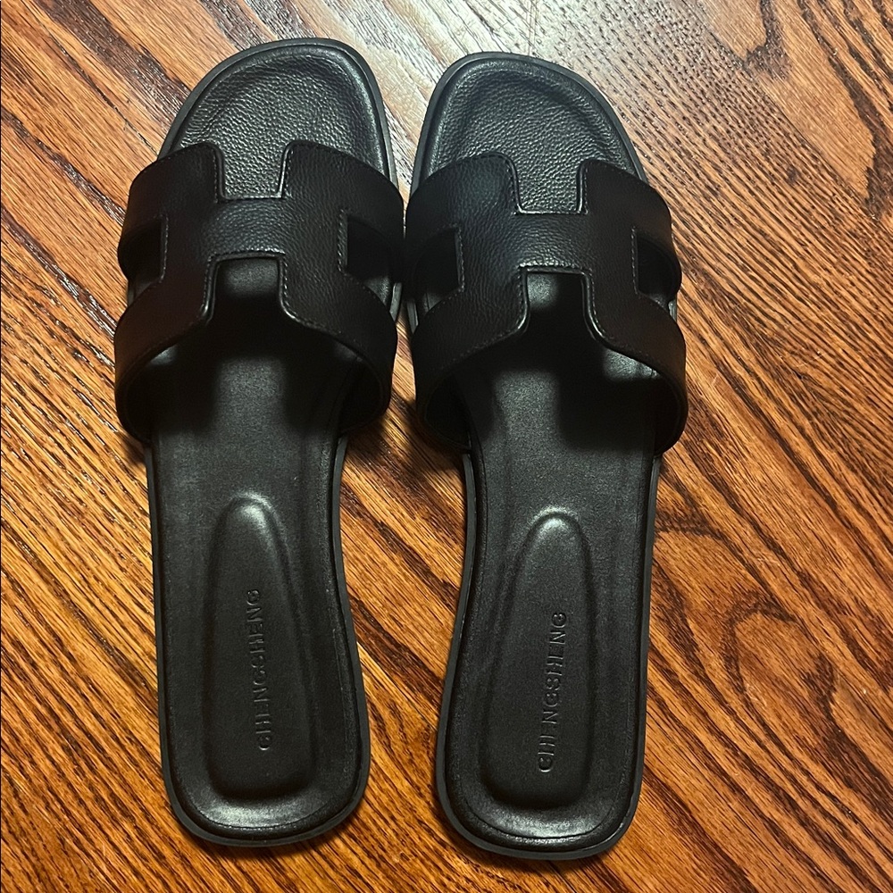 Women’s black sandals